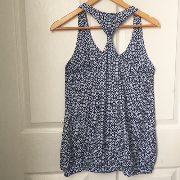 Joe Fresh Bubble Workout Tank with built in bra - Picture 2 of 7